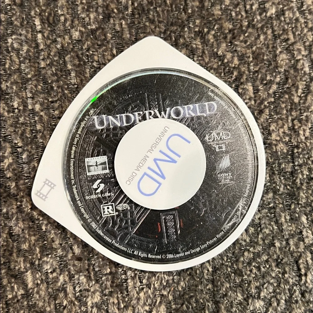 PSP UMD Movie Disc Lot of 17 with 2 Carrying Case